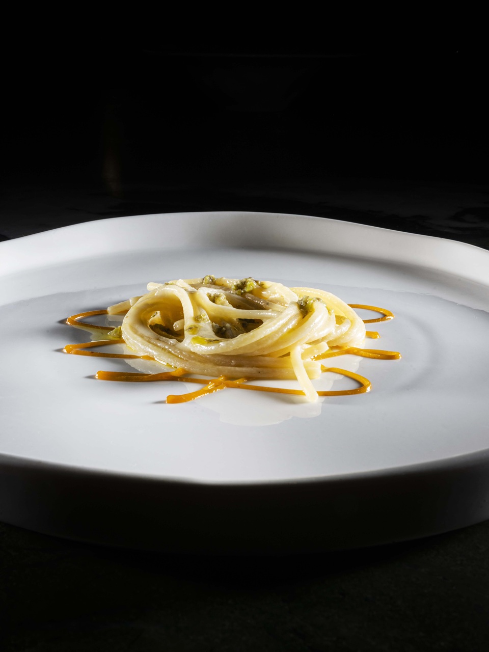 “RIFLESSIONE” - Spaghetti alla chitarra di Gragnano cotti in acqua di Fiore Sardo, composta di nespole e tapenade di olive, capperi e acciughe - Federico Zappalà