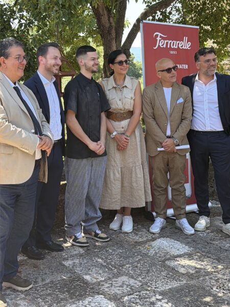 Emanuele Muhaxhiri con i curatori di 50 Top Pizza, Mario Iaccarino e Salvatore Mascaro
