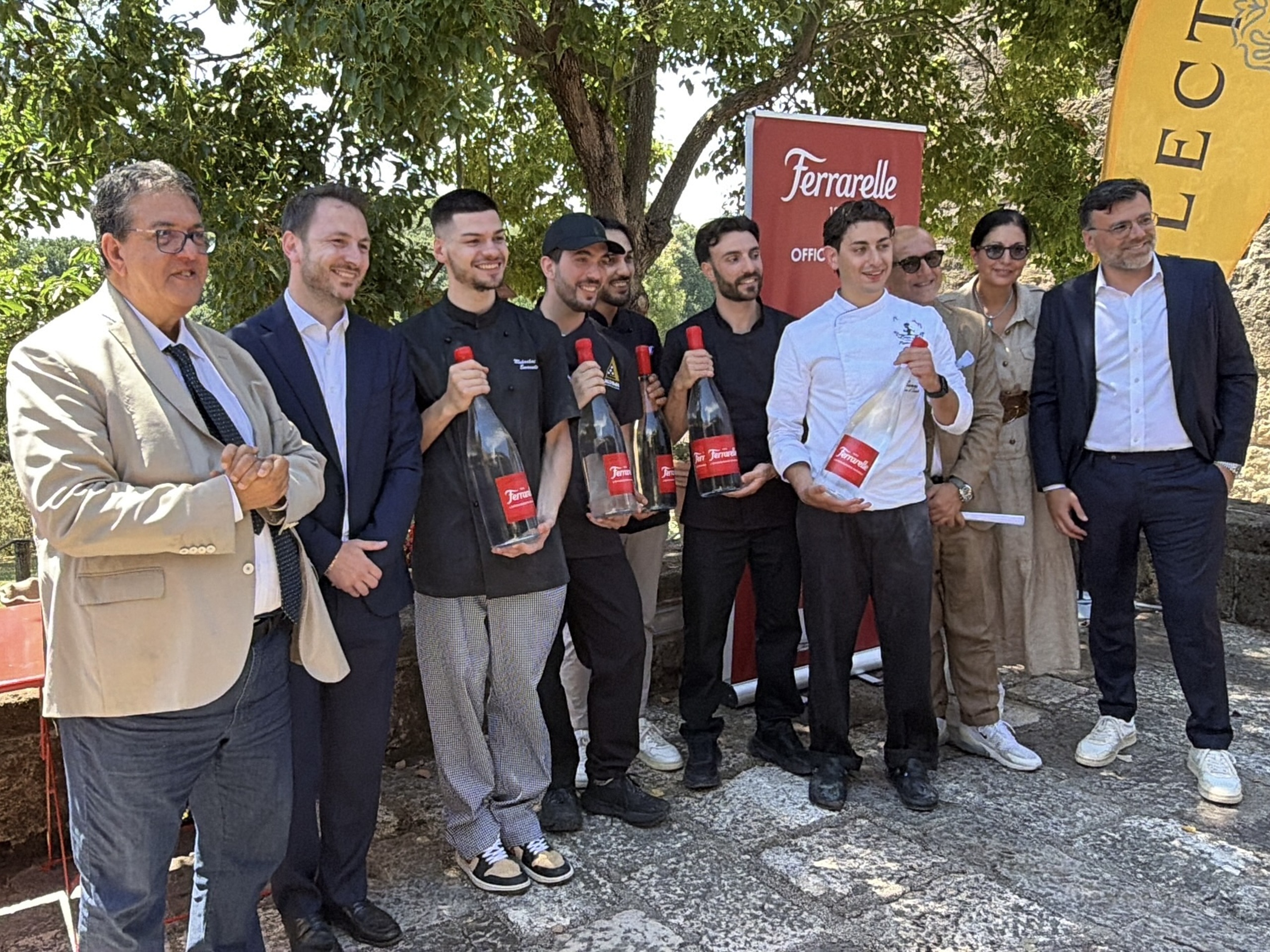 I cinque finalisti di Pizza: Generazione Futuro con i curatori di 50 Top Pizza, Mario Iaccarino e Salvatore Mascaro
