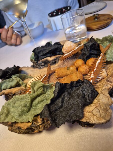 Lisca di pesce, chips, crocchetta e tortiglione