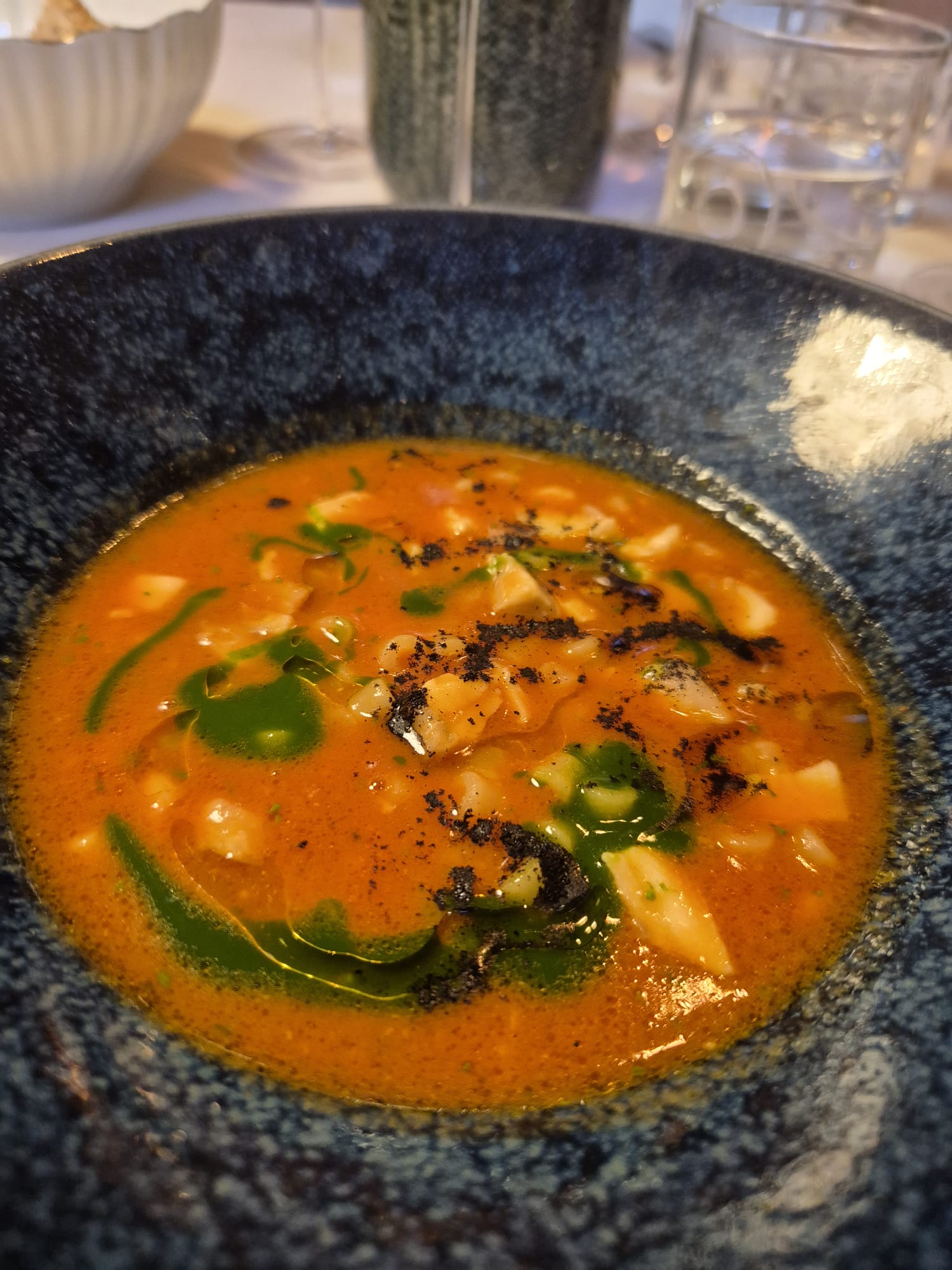 Tubetti in zuppa di rana pescatrice